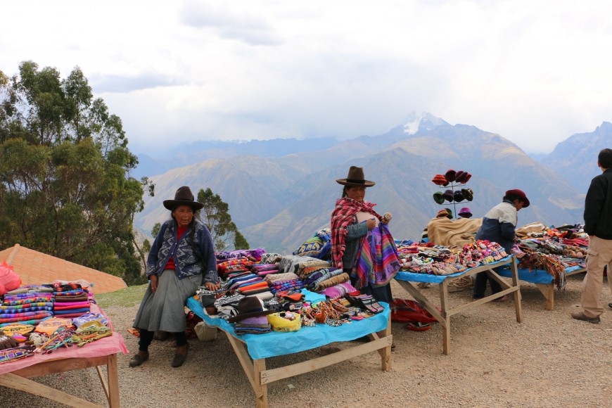 Peruvian sellers in Sacred valley