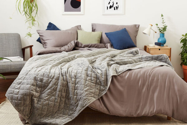 Mela Comfort - Weighted Blanket, with Vegan Silk Sheet Set